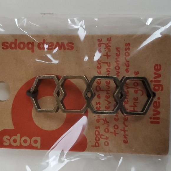 Boutique Swap Bops Adornment Charm Four Hexagons Any Necklace or Bracelet - Picture 2 of 6